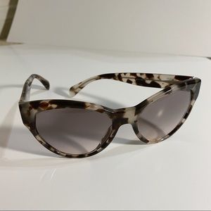 Prada Sunglasses Cat-eye Style Tortoise Pattern